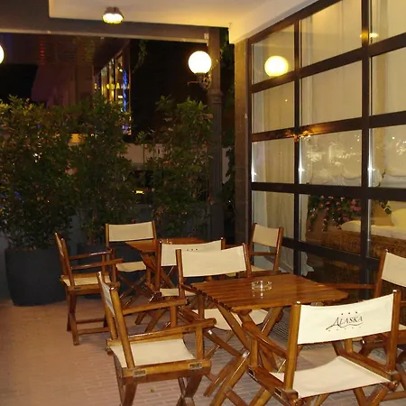 فندق Garni' Alaska 3*